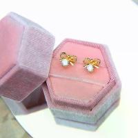 ราคา GLAM Sweet Bow Stud Earrings ต่างหูทอง 9k เพรชสีขาวประดับต่างหูรูปโบว์ ยึดรูปแบบเดียวกัน (1733241439408522419)