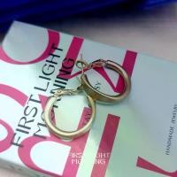 ราคา First Light Morning :Modern Hoop Earrings Sand Gold ต่างหูห่วง ต่างหูสีทองพ่นทราย (1732720632762435567)