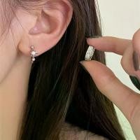 ราคา Unique Niche Six-Pointed Star Zircon Hoop Earrings for Women, High-End Design, Light Luxury, Elegant Silver Needle Earrings (1733444016299935354)