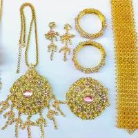 ราคา Vintage jewelry เครื่องประดับชุดไทยโบราณ สร้อยคอสีทอง ครบเซทพลอยสีชมพู คอ ผู้หญิง หุ้ม ปลอม เหมือน แท้ ล็อกเก็ต เคลือบ แก้ว โหลสุ่ม (1732369651807913961)