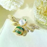 ราคา Neriza Jewelry เข็มกลัดผึ้งประดับมุกและเพชรเกรดพรีเมี่ยม ประกายไฟเทียบเท่าเพชรแท้ พร้อมกล่อง NP022 COD (1733218267644658742)