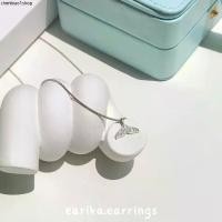 ราคา earika.earrings - crystal whale necklace สร้อยคอจี้หางปลาวาฬเงินแท้ S92.5 ปรับขนาดได้ (1732618102190277835)