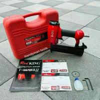 ราคา RED KING ปืนลมยิงตะปู เครื่องยิงตะปูลม รุ่น F50 (ขาเดี่ยว) ใช้ลูกเบอร์ F10-F50 บรรจุ 100 วัสดุสินค้าดีมีคุณภาพ ทนทาน (1733045214456480780)
