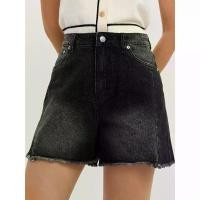 ราคา [Pomelo] กางเกงยีนส์ขาสั้นแต่งชายรุ่ย / Frayed Denim Shorts (1732374220633572443)