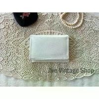 ราคา กระเป๋าสตางค์ใบสั้น 3 พับ แบรนด์ CLATHAS หนังแก้วสีขาวครีม ปั๊มลายดอกไม้ signature ของแบรนด์ มือสองสภาพดี ตู้ญี่ปุ่น คําแนะนําผลิตภัณฑ์ใหม่ของเดือนนี้ บัตร จิงโจ้ seagloca wal (1733071776344868816)