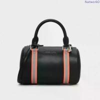 ราคา charles & keith พร้อมส่งกระเป๋าของแท้ ทรง pillow cross body (อ่านก่อนสั่ง) สินค้าดี (1733352444712748631)