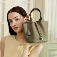 ราคา กระเป๋าสตรี, หนังแท้, หัวเข็มขัดเงิน, กระเป๋าตะกร้า, แฟชั่นใหม่, กระเป๋าถือ, ลายลิ้นจี่, กระเป๋าถัง, 2025 (1733048121738691984)