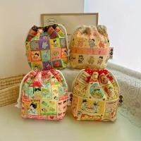 ราคา กระเป๋าเชือกหูรูดลายแมวการ์ตูนสุดชิค ผ้าโพลีเอสเตอร์ทนทาน พร้อมซิปปิด ดีไซน์ไม่มีรอยพับและซักมือได้ ภาพแมวสดใสสนุกสนาน เหมาะสำหรับของขวัญ การเดินทาง การจัดเก็บ และใช้ในชีวิตประจำ (1733121185076381113)