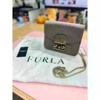 ราคา [ส่งต่อ] FURLA METROPOLIS MINI CROSS BODY BAG IN SABBIA แท้% (1733464395597251647)