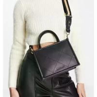 ราคา Charles & Keith boxy tote bag in black 2Way #กระเป๋า (1733459222713304712)