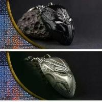 ราคา 2025 Marvel Captain America 3 Civil War Iron Man Black Panther Helmet Metal Pendant Keychain Movie (1733050490583811442)
