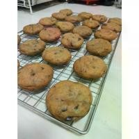 ราคา [ส่งฟรี] ซอฟต์คุกกี้ช็อคโกแลตชิพ หวานน้อย ใช้เนยสดแท้ ดาร์กช็อคโกแลตแท้ บรรจุแยกชิ้น กล่องละ 8 ชิ้น Soft Cookies Dark Chocolate (1732842274023966014)