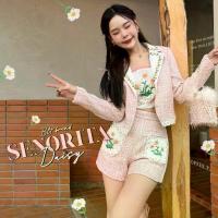 ราคา MYT x BLT BRAND : [BT188] : Senorita Daisy : Set เซ็ท 3 ชิ้น เสื้อตัวในสีขาวปักดอกไม้แต่งขอบลูกไม้สีชมพู เสื้อคลุมผ้าทวีตแขนยาวคอปกปัก กางเกงขาสั้น (1729957019540293770)