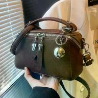 ราคา New Retro Simple Boston Shoulder Crossbody Bag Small Square Bag 2025 (1733314220949407530)