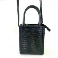 ราคา VARNI / กระเป๋ากระจูด รุ่น mini bag/ สินค้ามือสอง ลิน แท้ จาก ช้อป (1733396702884366268)