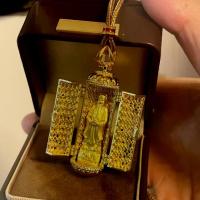 ราคา ပ ล็อกเก็ต เบี้ย ตลับพระ รับ ขอให้เทพเจ้าแห่งความมั่งคั่งอยู่บนหลังเรา จี้แท่นบูชาเทพเจ้าแห่งความมั่งคั่งทองโบราณ เชือกถักเทพเจ้าแห่งความมั่งคั่งที่เปิดได้ พระปิดตา หลวงปู่ โต๊ (1733247832092214605)