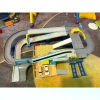 ราคา รางโทมิก้า tomica แถมรถ2 คัน มือสอง โมเดลรถ มอเตอร์ไซค์ hotwheel รถ บรรทุก ของ เด็ก เล่น กระบะ ตู้ ทึบ บล็อก แม่เหล็ก (1732736630445868041)