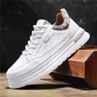 ราคา รองเท้าผู้ชาย 2025 รองเท้าสีขาวใหม่ รองเท้าผ้าใบแฟชั่นสบายๆ รองเท้ากีฬาสี่ฤดู รองเท้าสำหรับเยาวชนและนักเรียน รองเท้าผู้ชายที่ระบายอากาศได้ รองเท้า ผ้าใบ เท่ๆ วินเทจ sketcher รองเท้า lava (173335332687