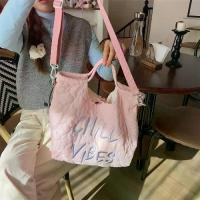 ราคา นุ่มนุ่มๆ จุได้มาก กระเป๋าขนเป็ดมีหูรูด งานปัก น้ำหนักเบามาก กระเป๋าผ้าไนลอนบุนวม สีลูกอมสี สไตล์เกาหลีแบบ กระเป๋าสะพายไหล่ผ้าขนเป็ด ช้อปปิ้ง (1733102901186955161)