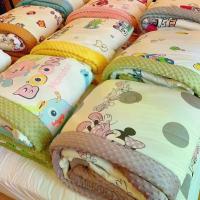 ราคา [COD] [Tiktok]ผ้าหม่ปุ่มดอทมิ้ง ลายการ์ตูนพรีเมี่ยม 5ฟุต 6ฟุต ผ้าหม่นวมหนานุ่ม ลายการตูนร์3D ใช้ได้ทั้งเด็กและผู้ใหญ่ ผ้าหม่นวมนุ่มใยถั่วเหลือง กัน ยุง ฟุต ม่าน โครง หมอน ผ้าห่ (1732769129704753014)