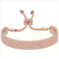 ราคา FERVOR MONTREAL กำไลข้อมือชุบทองชมพู18K ประดับคริสตัล สวารอฟสกี้ ลงยาและแต่งลายคล้าย ดอกไม้ กว้าง: 2.4, 9.8 มม. รอบวง: 15.0-25.5 ซม. (ปรับความยาวได้) (1732580692398933917)