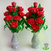 ราคา [จัดส่งทันที] แจกันดอกกุหลาบ สีแดง สีชมพู แจกันดอกไม้ ดอกไม้ กุหลาบ ขนาดกลาง งานดินปั้น (29-30 cm) (1732655995584612212)