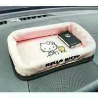 ราคา [พร้อมส่งจากร้านไทย]ลิขสิทธิ์แท้ % Sanrio Hello kitty ที่วางมือถือคิตตี้ ที่ใส่ของวางหน้ารถ อุปกรณ์แต่งรถคิตตี้ วาง มือถือ แบบ พับได้ ตะขอ หลัง เบาะ แม่ เหล็ก วางแขน คอ (1732650016441140903)