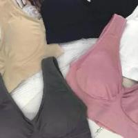 ราคา บล็อกบัสเตอร์ ชุดชั้นใน สปอร์ตบรา เสื้อใน 3ตะขอ ทรงหลังตัวU บราไร้โครง ฟองน้ำเสริอมบาง 4มม เนื้อผ้านุ่ม กระชับ เต็มทรง (1733462690639939082)