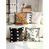 ราคา หมอนอิงโซฟา วินเทจ ฝรั่งเศส หรูหราเบา หมอนอิงลายม้าลาย หมอนอิงสำหรับโฮมสเตย์ หมอนอิงหน้าต่าง หมอนรองหลัง นุ่มและฟู เป็นมิตรกับผิว (1733243952992519621)