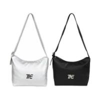 ราคา URTHE - กระเป๋าสะพายข้าง หนัง PU ดีเทลโลโก้โลหะ รุ่น THE SALIENT BAG ทรง ขนม จีบ (1733408426770531953)
