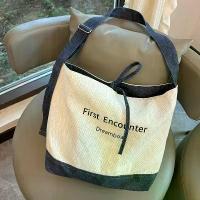 ราคา กระเป๋าสะพายข้างผ้าแคนวาส เดนิม เย็บปะติดปะต่อกัน ปรับได้ กระเป๋าสองด้าน สำหรับผู้หญิง ฤดูร้อน มาใหม่ ถุง จีบ ใส ใส่ ขนม ถุง หิ้ว ตรา ม้าบิน ถุง 6 × 9 ถุง ใส่ น้ํา ซ (1732608233631942407)