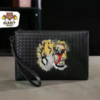 ราคา GIANTSHOP กระเป๋าคลัทช์ ปักหัวเสือ (O-1541) leather bag ยาง eva วินเทจ ทรง ขนม จีบ (1733089088286852893)
