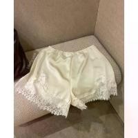 ราคา satin lace shorts กางเกงขาสั้นผ้าซาตินแต่งชายลูกไม้ (1734360691449431564)