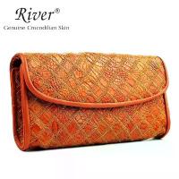 ราคา River กระเป๋า สตางค์ สะพาย แบบยาว หนังจระเข้ แท้ ลายสานตะเข็บ สีน้ำตาล แนะนำ (1733568126166271514)