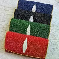 ราคา กระเป๋าหนังปลากระเบนแท้ 3พับยาวซับทอง ขนาด7.5นิ้ว หนังปลาใหญ่เต็มใบ แข็งแรงทนทาน กระเป๋าสตางค์ ผู้หญิง (1731278162292475997)