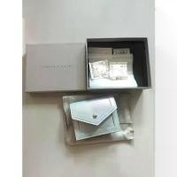 ราคา charles & keith กระเป๋าสตางค์ สีเงินฟ้า (1733600227700148016)