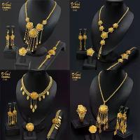 ราคา 2023 ดุไบ เครื่องประดับทองคำ 24K ชุบ ลายดอกไม้ ชุดเครื่องประดับแบบโปร่งเจาะรู หูต่างหู สร้อยคอ แหวน กำไล สไตล์อาหรับ อุปกรณ์เสริมจากดุไบ (1734193850336183389)