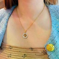 ราคา เซ็ตสร้อยคอ ลายโซ่โอ จี้โอมปัทมาลี-โอมปัทมาลา + กำไล โอม-พระพิฆเนศ 6 มิล + แหวน โอม-คชานา สีทอง SW35209 (1731698706729765230)