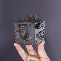 ราคา กาต้มน้ำชาทำมือจากดินเผาม่วง รูปปั้นมังกรสี่ด้านแบบถือได้ ขนาดใหญ่ สำหรับใช้ในบ้านและสำนักงาน กระติกน้ำชาโบราณ ของขวัญ ชุดชงชากังฟู (1733969630940137209)