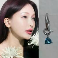 ราคา ต่างหูเงินแท้ 925 ชุบทองคำขาว รุ่น CAPENTER / พร้อมพลอยแท้ ทรง TRILLION (สามเหลี่ยม) 5x5mm ต่างหู เงิน แท้ (1731777534754326835)