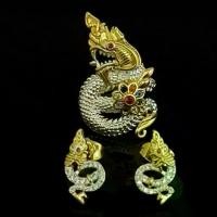 ราคา โปรโมชั่น- เซ็ตเครื่องประดับ แหวน+ต่างหู พญานาค ตัวเรือนดีไซน์สวยงาม ชุบทองพร้อมฝังพลอย สำหรับใส่ออกงานได้ทุกกรณี(แถมฟรี.ผ้ายันต์พญานาค 1 ผืน) (1733612263708853298)