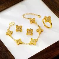 ราคา ชุดเครื่องประดับผู้หญิง สร้อยคอทองทราย สร้อยข้อมือ แหวน ต่างหู รูปใบโคลเวอร์สี่แฉก ประดับเพชรขัดเงา ลด 90% ชุบทอง 999 (1733878408017315602)