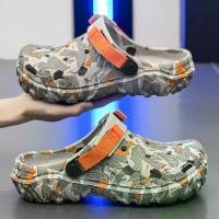 ราคา [พร้อมส่ง] ผู้ชายใหม่ Clogs รองเท้าแตะรองเท้าแตะผู้ชายรองเท้าแบนรองเท้าแตะชายรองเท้าผ้าใบกลางแจ้ง Flip Flops บ้าน Clogs (1732283638766404683)