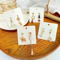 ราคา ต่างหูสตั๊ด แฟชั่น เข็มเงิน ลายการ์ตูน ยาว อสมมาตร บล็อคสี ดอกไม้ แมว จิ้งจอก พัดลม เหมาะสำหรับเด็กและผู้หญิง ต่างหูขี้เล่น (1733702608338781788)