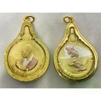 ราคา จัดส่งจากประเทศไทย ลดราคา เหรียญพระมหาชนกเนื้อสามกษัตริย์ พิมพ์เล็ก เลี่ยมกรอบชุบทองไมครอน (1732989899369186530)