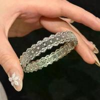 ราคา สร้อยข้อมือผู้หญิง, หรูหราราคาไม่แพง, สไตล์ฝรั่งเศสยอดนิยม, ลูกไม้ยิปซีกลวง, เพชรเต็ม, ดีไซน์สวย, ส่วนบุคคล, เหมาะสำหรับแฟชั่น, ปี 2025 สร้อย ข้อ มือ พญานาค (1732824998066554357)