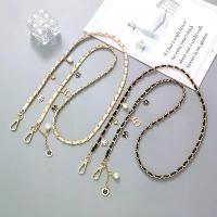 ราคา สายคล้องโทรศัพท์หนัง สไตล์คลาสสิก เจาะรู สายโซ่ไขว้ เหมาะสำหรับเปลี่ยนกระเป๋าสะพายไหล่เดียว พร้อมจี้สายโซ่ เครื่องประดับ DIY จี้ ครุฑ เล็กๆ เงิน แท้ จี้ ครุฑ เล็กๆ เงิน แ (1731275260665562408)