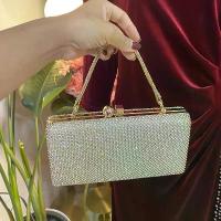 ราคา กระเป๋าถือผู้หญิงใบเล็กประดับเพชร กระเป๋าออกงานตอนเย็น ประดับคริสตัล สีทอง กระเป๋าถือขนาดมินิ กระเป๋าสะพายข้างสไตล์ยุโรป สำหรับงานเลี้ยง (1733589195861755247)