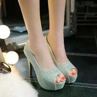 ราคา รองเท้าส้นสูงเปิดหัวแบบยุโรปและอเมริกา รุ่นใหม่ปี 2021 สำหรับผู้หญิง ส้นหนา พื้นเตี้ย สีทอง เงิน และดำ (1733847194699597819)