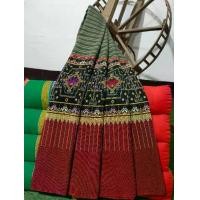 ราคา ผ้าซิ่นตีนจก สีเขียว ผ้าทอมือ ลายหงส์ในโคม โบราณ (ลายผ้าอัตลักษณ์ประจำจังหวัดเชียงใหม่) ผ้าถุง ผ้าฝ้าย ผ้าซิ่นทอมือ ผ้าถุงทอมือ สวยงาม ตามแบบฉบับ สาวเหนือล้านนา | ผ้างานด้นมือแบบ (1729720200009911208)